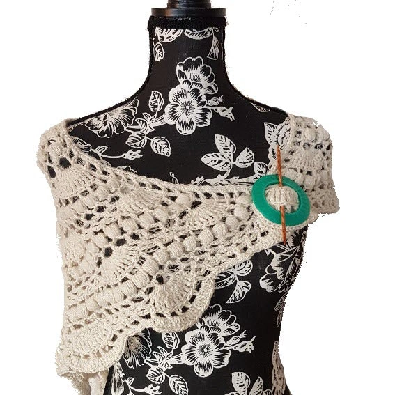 Cozy Alpaca Bobble Shawl – Wrap Yourself in Luxury & Warmth!